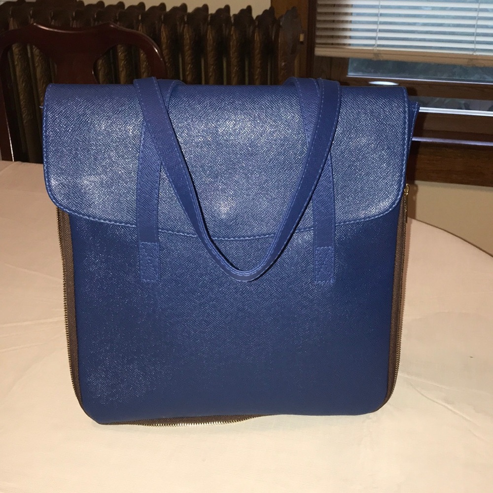Great bag holds MacAir, iPad and more!